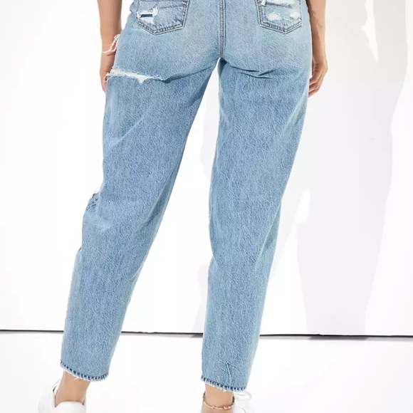 AE Ripped Relaxed Mom Jean - Picture 4 of 10